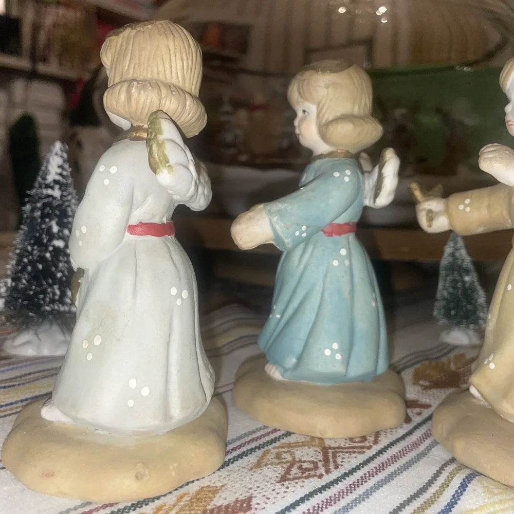 4 Distressed Young Angels In Different Poses And‎ Colors Of Dress, Very Sweet